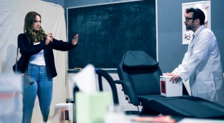 Сексуальная женщина Сири Даль обнаруживает, что ее оплодотворяют извращенным образом картинка 2