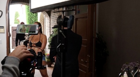 София и Чарли наслаждаются траханьем друг друга на кровати, которая, похоже, у них есть картинка 6