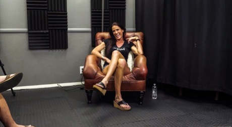 Групповуха со спермой в жопе 359 Интервью с Софи Мари, Сцена 01 картинка 9