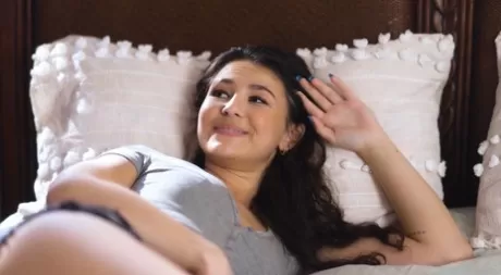 Девочки-подростки Лиз Джордан и Спенсер Брэдли занимаются лесбийским сексом на кровати картинка 4