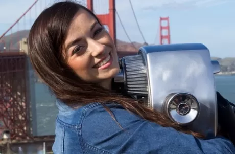 Тейлор Виксен показывает свои красивые сиськи перед тем, как отправиться на публичную прогулку с девушкой картинка 5