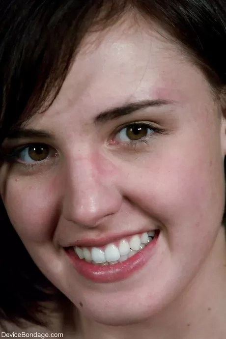 Жесткий принудительный лесбийский секс с Индией Саммер и Брук Ли Адамс