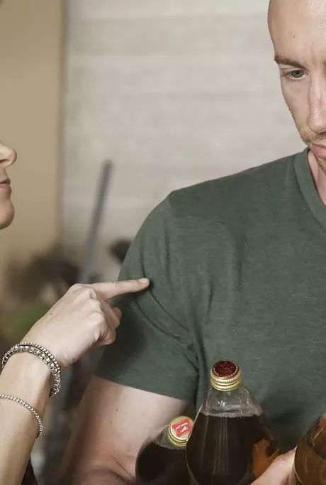 Возбужденные мамочки с большими сиськами Индия Саммер и Мишель Лэй делят большой член