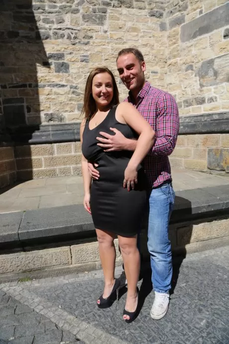 Толстая девушка Кристал Свифт ловит сперму на своих сиськах после быстрого траха