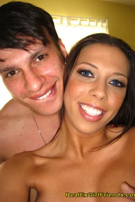 Рэйчел Старр глотает член в потрясающих режимах, прежде чем ее жестко трахают