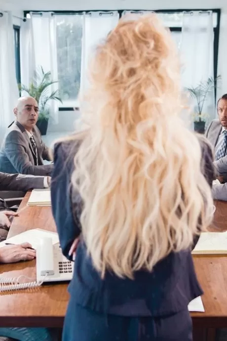 Офисные работницы Рейган Фокс и Брэнди любят раздеваться для лесбийского секса на работе