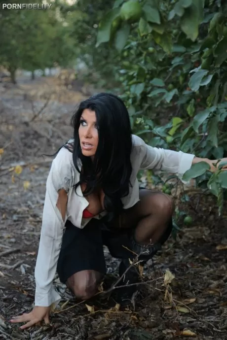 Секс-рабыня Роми Рейн пытается сбежать, но терпит жесткий трах после повторного захвата